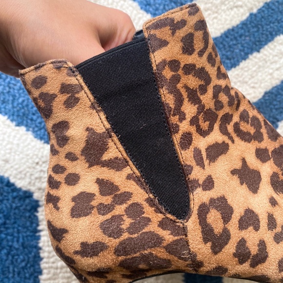 🐆 WILD DIVA LEOPARD PRINT BLACK TAN ANKLE BOOTIES! - Picture 7 of 12